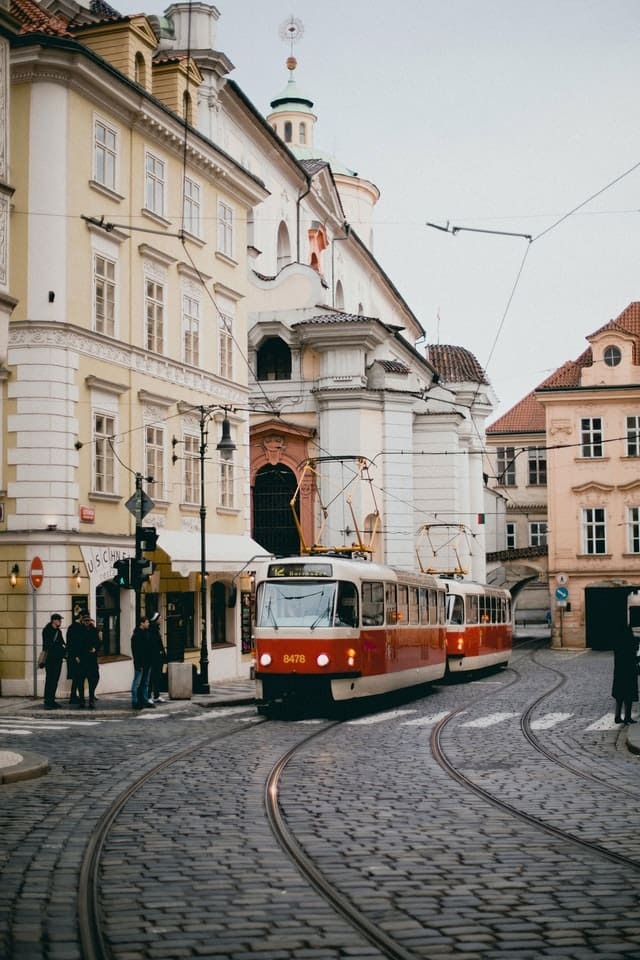 Tranvías de Praga y street vie